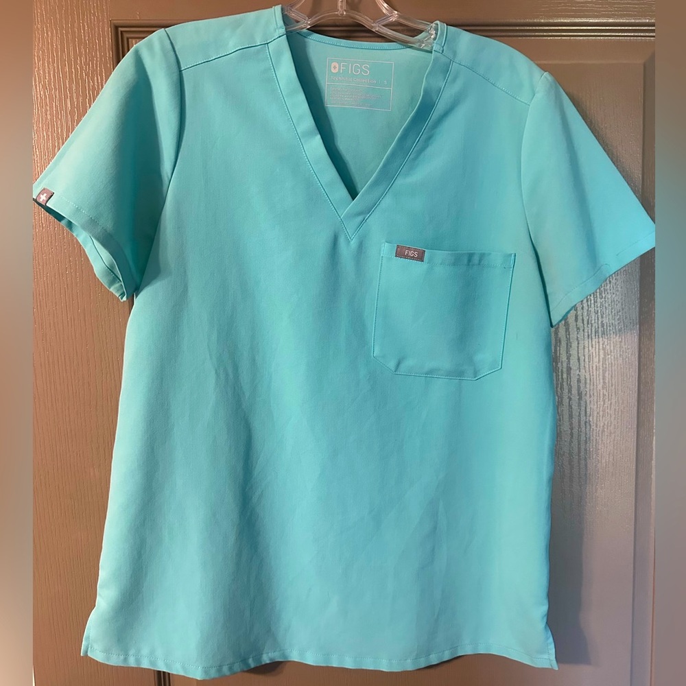 Figs Size Small Catarina One Pocket Scrub Top. Limited Edition color